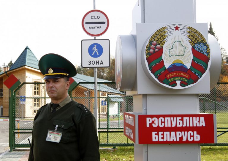«Действуем на шаг вперед»: погранохрана попросила помощи военных в охране границы с Беларусью