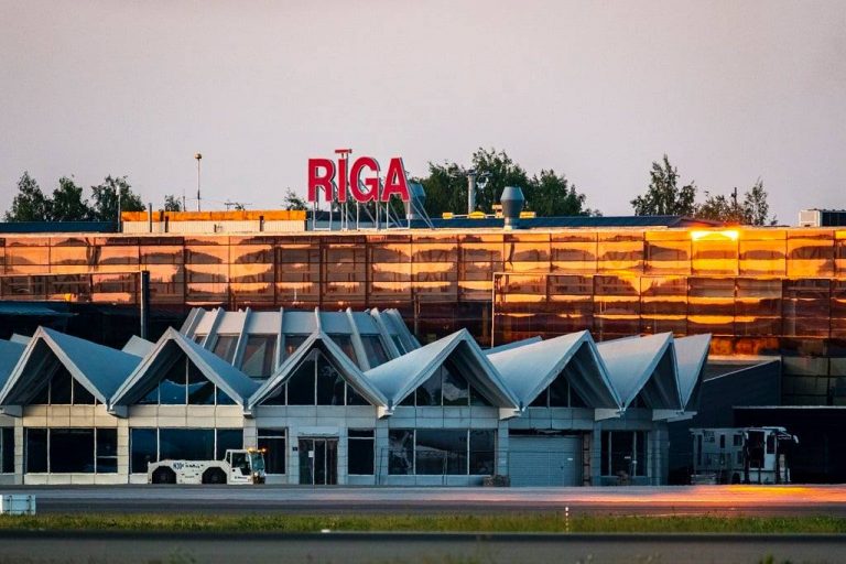 Рижский аэропорт возвращает уволенных в 2020 году сотрудников