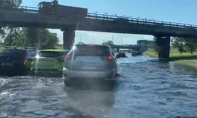В Риге вероятен сильный ливень. К работе готова водооткачивающая техника