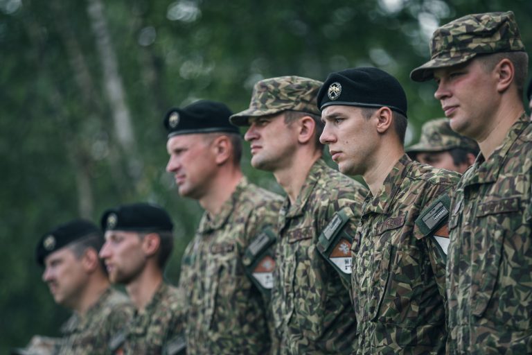В латвийской армии 33 военнослужащих отказались вакцинироваться