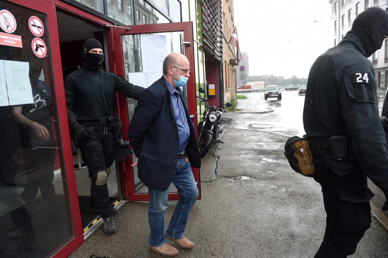 Суд оставил под стражей депутата Адамсонса