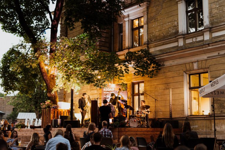 Интеллигентный техно-джаз, джемы и концерты: Эвилена Протектор о творчестве и ближайших выступлениях