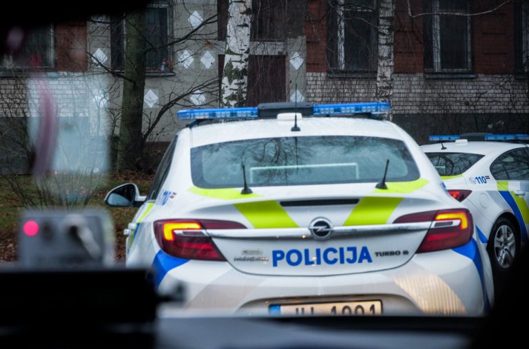 Цена вопроса от 200 до 400 евро: задержаны подозреваемые в фейк-вакцинации сотен латвийцев