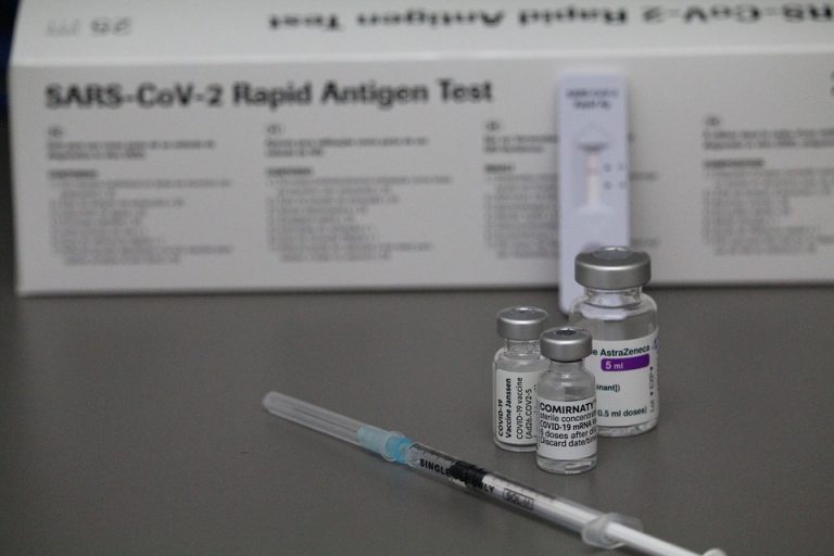 На этой неделе вакцинировалось менее 4700 человек в день — один из худших результатов с апреля