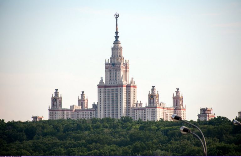 Сдавшая в 8 лет ЕГЭ девочка не смогла поступить на бюджет в МГУ