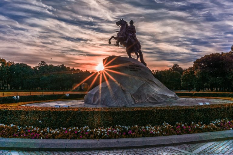Петербургский гид: в центре города полно коммуналок, где живут бедняки