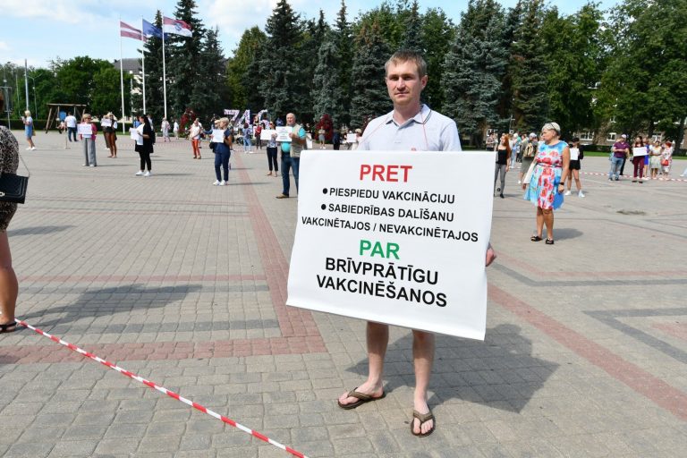 «Для демократии это даже хорошо»: омбудсмен о пикетах против принудительной вакцинации