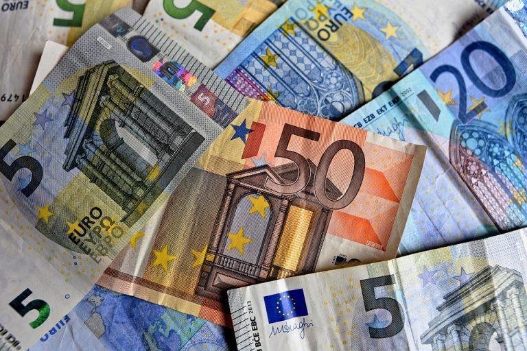 В бюджете следующего года на дополнительные расходы выделено 300 млн евро