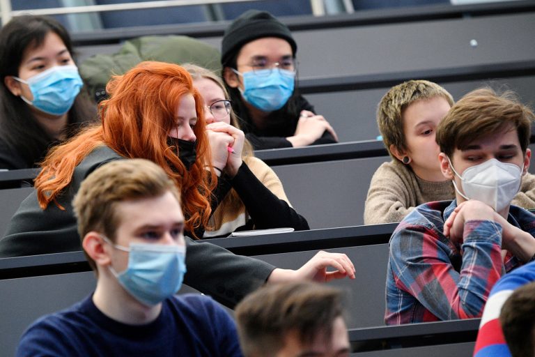 В Россию на обучение смогут вернуться иностранные студенты