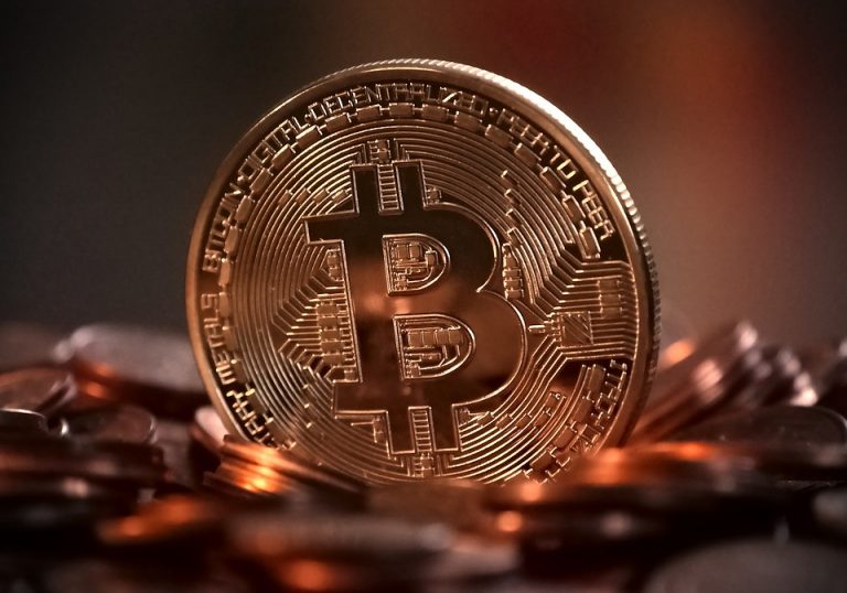 Курс биткоина впервые с мая превысил 50 тысяч долларов