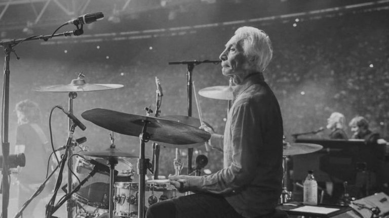 Скончался барабанщик Rolling Stones Чарли Уоттс