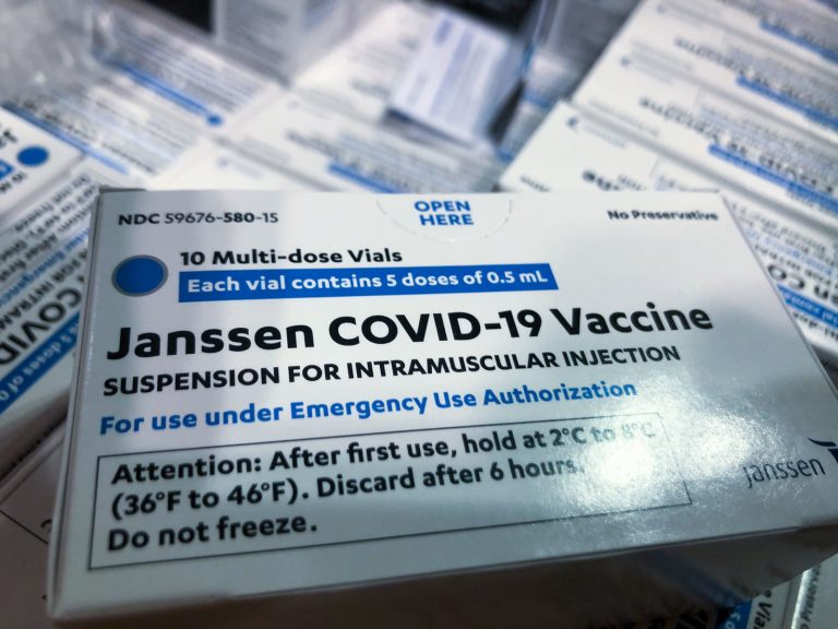 Отдел проекта вакцинации: Johnson&Johnson может появиться в Латвии уже с сентября