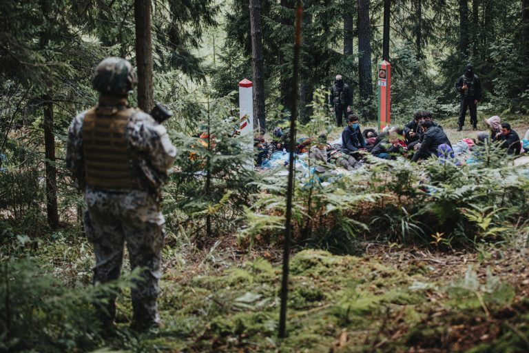 Кормить, поить, обеспечить кровом: Евросуд рассмотрел иск 41 иракца против Латвии