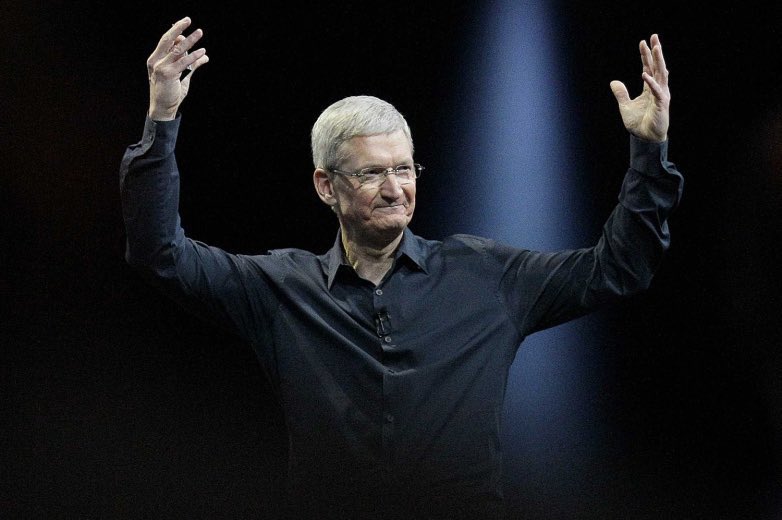 Глава Apple Тим Кук получил бонус в более чем 750 млн долларов