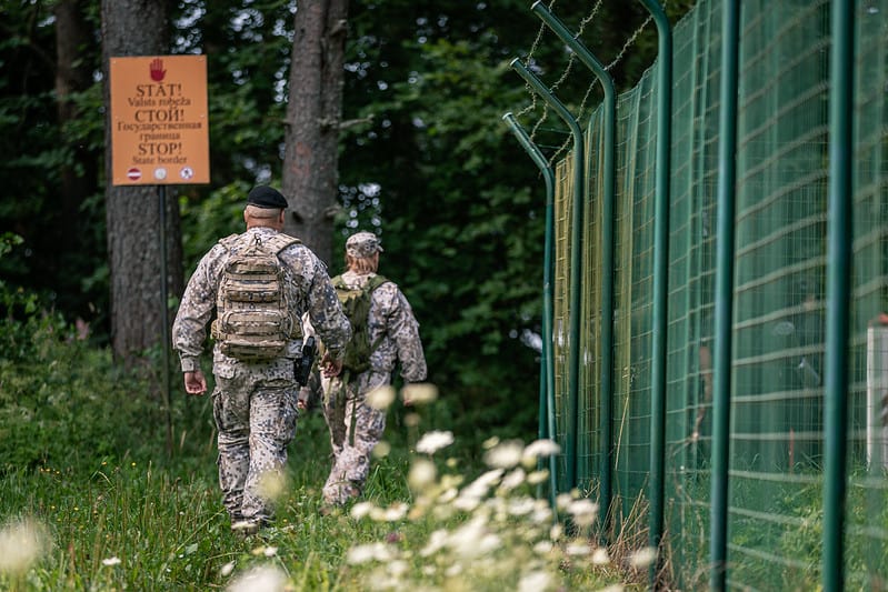 На границе отражено проникновение в Латвию еще 24 мигрантов