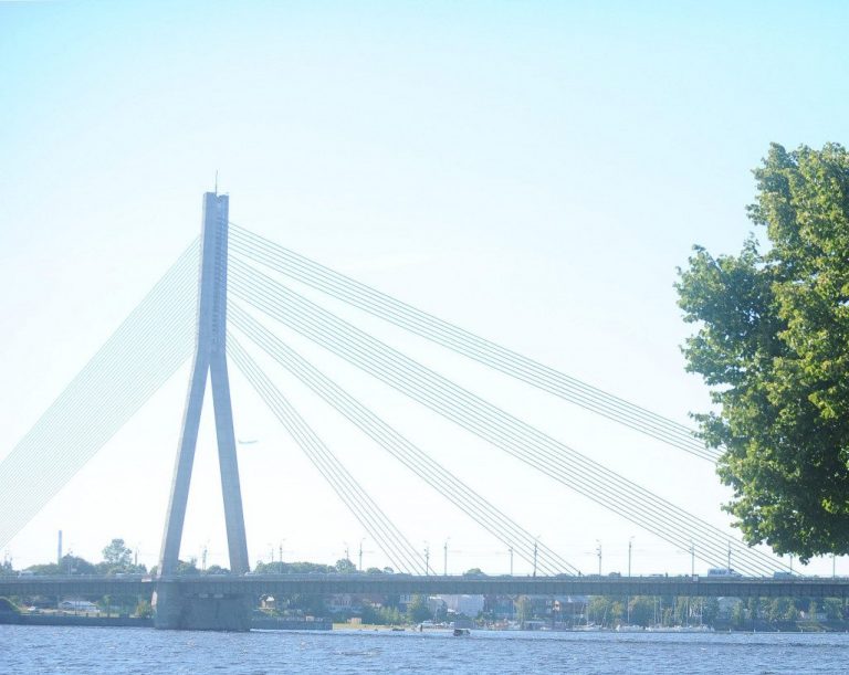 Полоса для общественного транспорта, велодорожки, тротуары: план Риги по реконструкции Вантового моста
