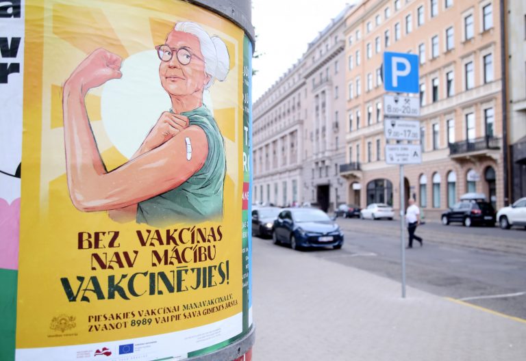 Лотерею для вакцинированных могут отложить из-за неожиданно больших расходов