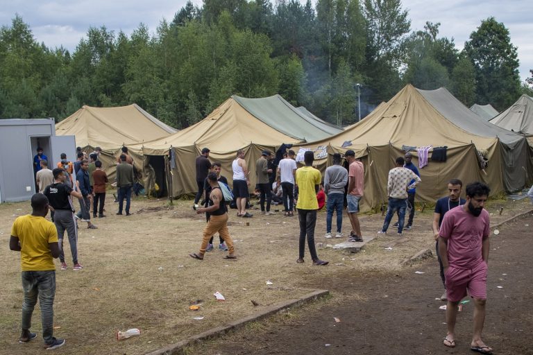 Миграционный кризис: в Латвии, возможно, разместят палатки для беженцев (ФОТО и ВИДЕО)