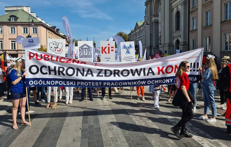 Массовая акция протеста медработников началась в Варшаве