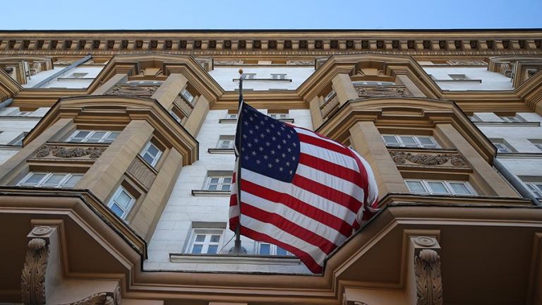 Китай осудил вмешательство США во внутренние дела России