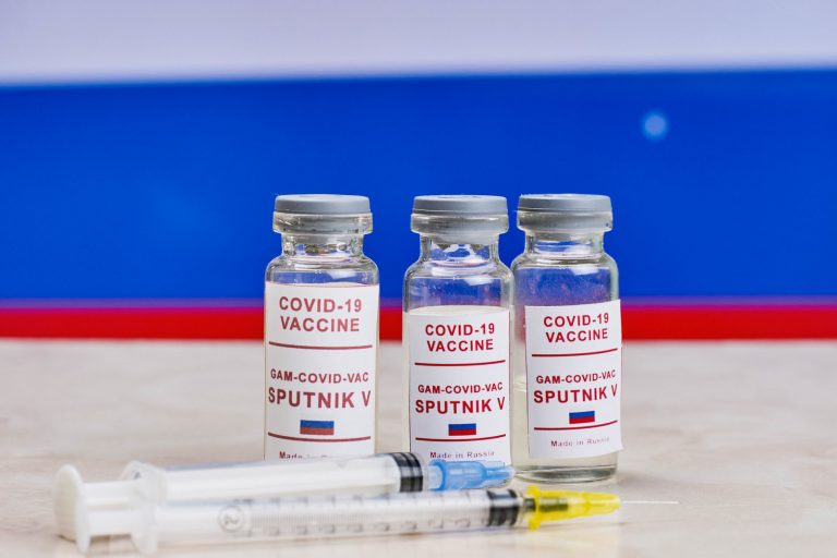 В ВОЗ приостановили одобрение российской вакцины «Спутник V»