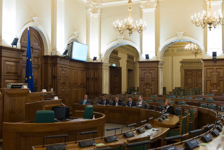 Сейм отклонил предложение ввести COVID-сертификаты по наличию антител