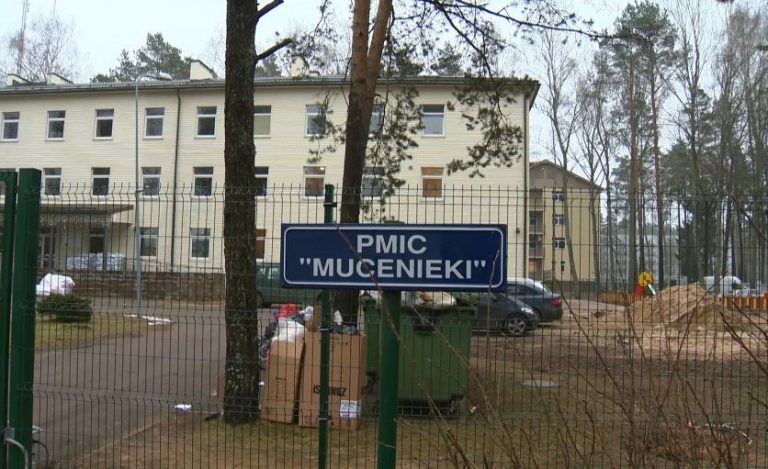 Из центра «Муцениеки» сбежали 85 мигрантов — не хотят жить в Латвии