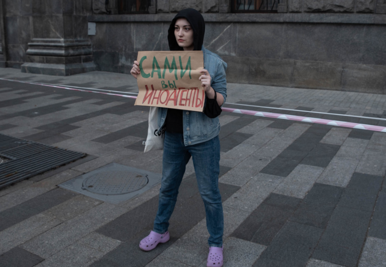 В России петицию за отмену закона об иноагентах подписали более 100 тысяч человек