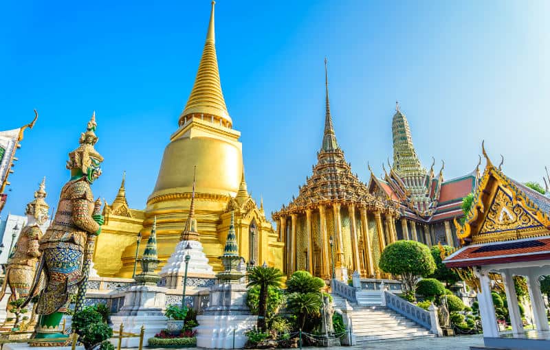 7 самых красивых королевских дворцов в мире