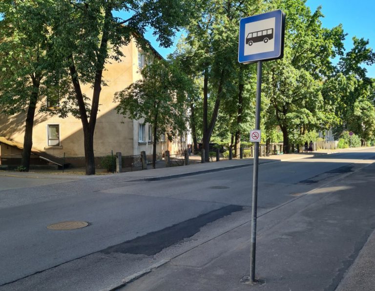 В Рижской думе не могут сказать, когда на остановках снова появятся навесы