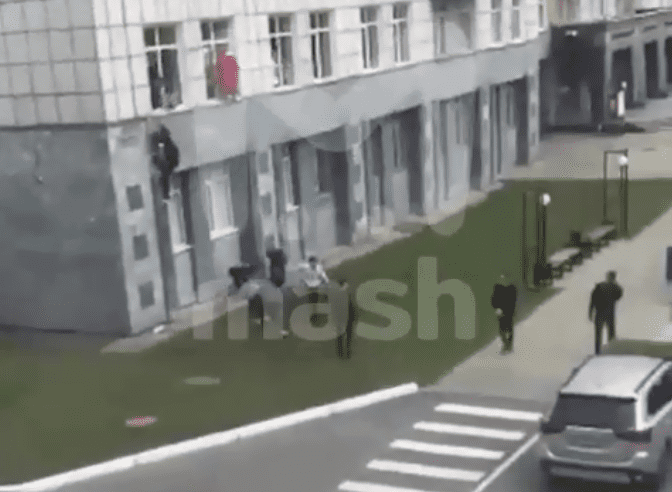 Стрельба в Перми, извержение вулкана на Канарах, сгоревшие машины в Плявниеках, дети в COVID-отделениях и другие новости дня