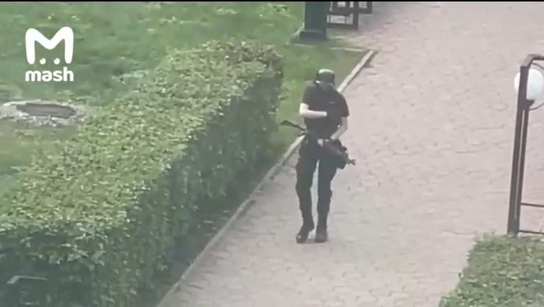 Увеличилось количество жертв при стрельбе в университете Перми. Студенты рассказали о нападении (ФОТО и ВИДЕО)
