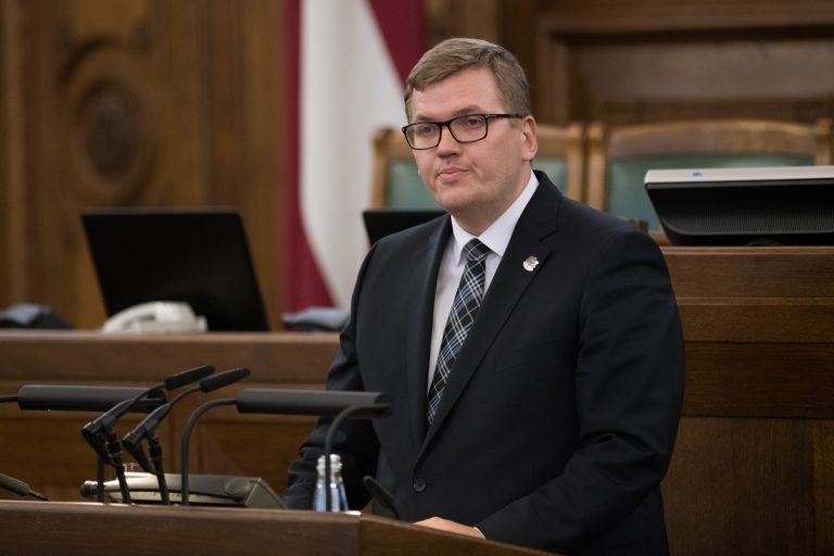 Депутат Сейма: завтра Кабмин примет решение о COVID-огранчичениях