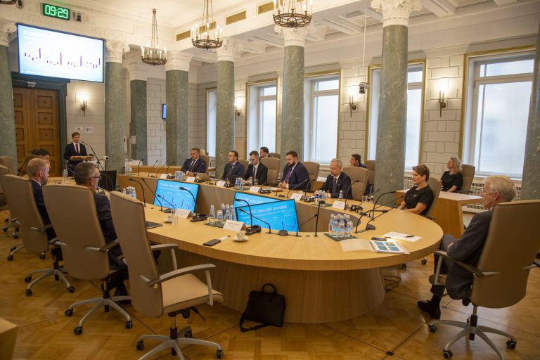 Сегодня правительство концептуально примет решение о COVID-ограничениях