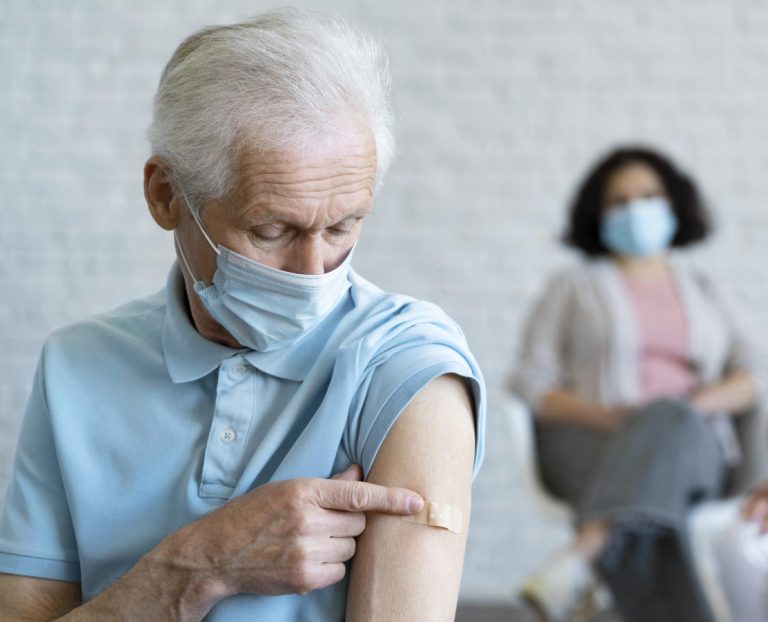 Еще медленнее, чем на прошлой неделе: темпы вакцинации продолжают падать