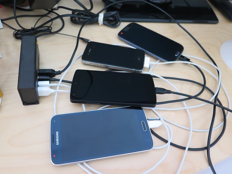 В ЕС готовят закон о едином разъеме для зарядки смартфонов