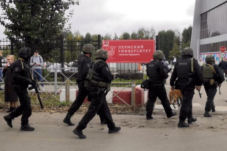 Пермский стрелок с подругой обсуждал нападения на вузы и показывал ей ружье с патронами