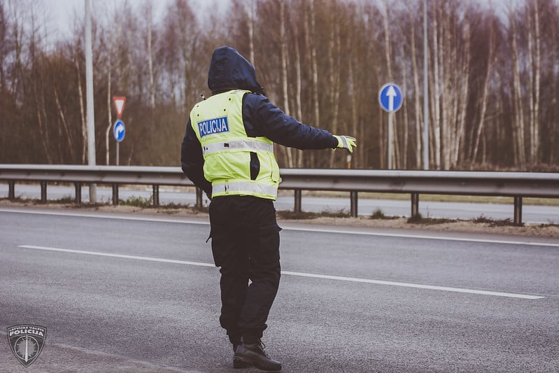 За время недельного рейда Roadpol на дорогах Латвии «поймано» 1 647 лихачей