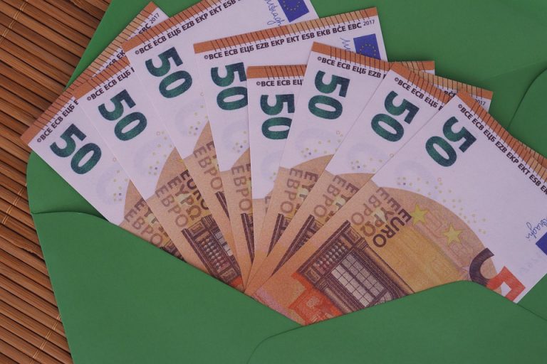 Против зарплат в конвертах: декларация доходов  может стать обязательной c 2023 года