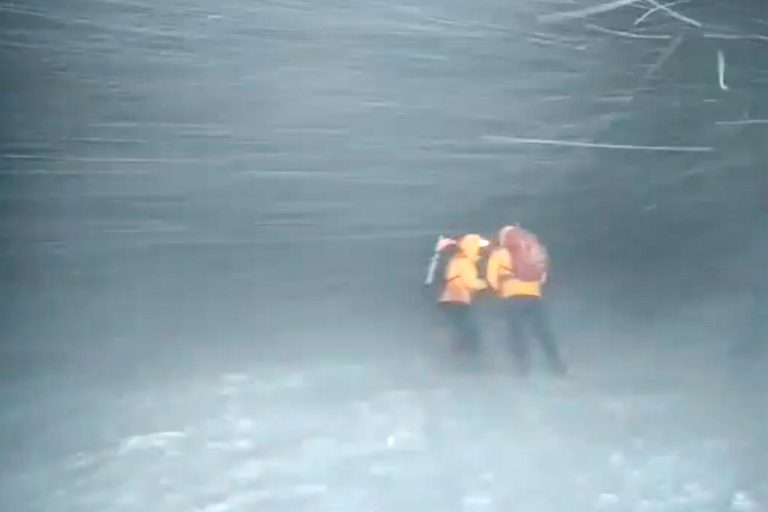 ВИДЕО: спасатели эвакуировали застрявших на Эльбрусе альпинистов, пять человек скончались