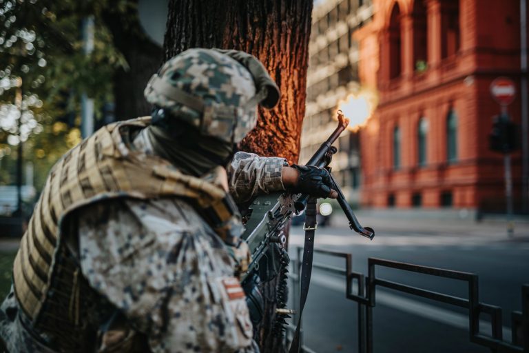 На военной базе в Риге будут проходить военные учения. Из-за стрельб будет повышен уровень шума