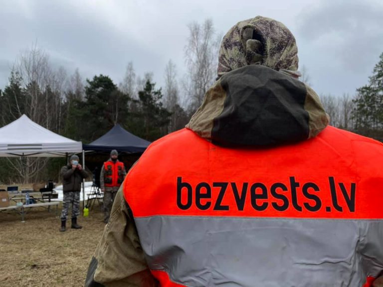 С помощью Bezvests.lv удалось найти грибника. Волонтеры призвали скачивать приложение SOS (ВИДЕО)