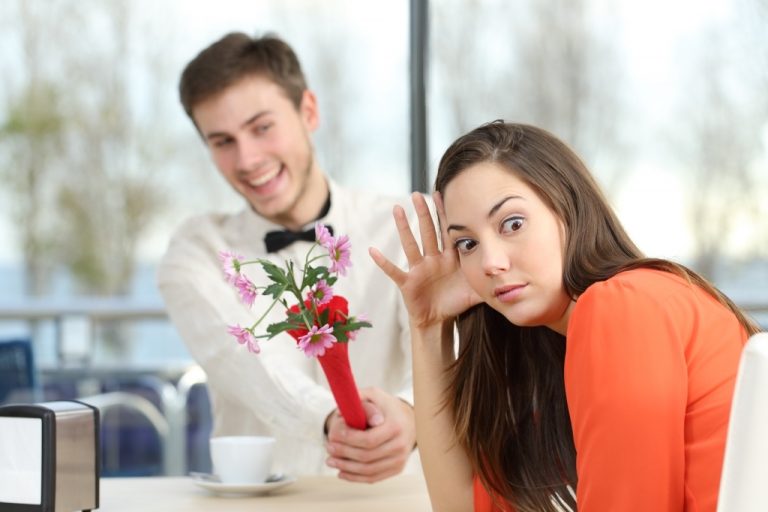 7 причин, почему не стоит приносить цветы на первое свидание