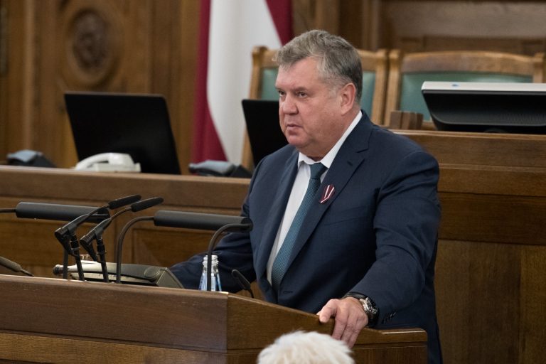 Лидер «Согласия»: в «идиотском» тестировании виноват не только Павлютс, но и Минобразования