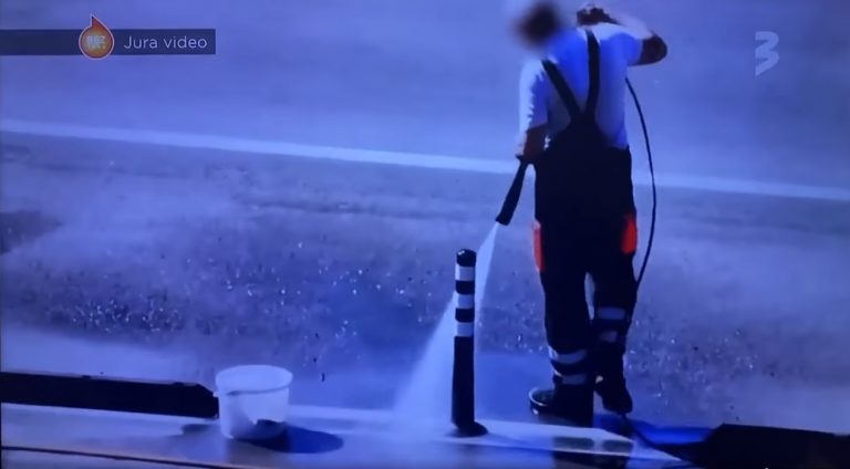 Стало известно, сколько денег потрачено за три месяца на уход за столбиками в Риге