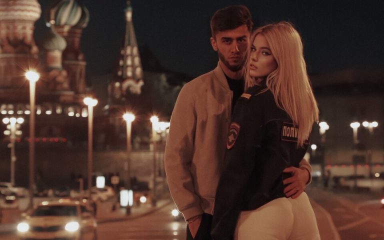 В Москве за аморальную фотографию на фоне храма арестовали блогера и его подругу