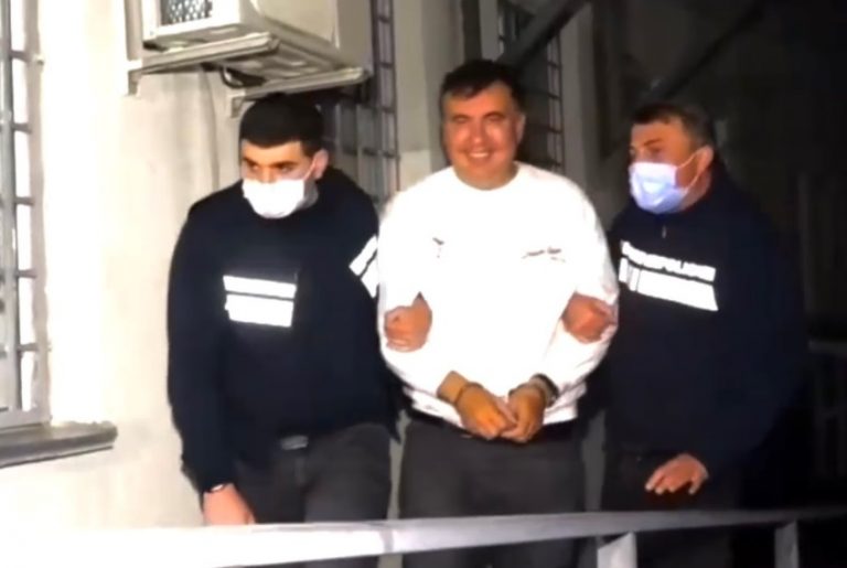 Саакашвили после задержания водворен в тюрьму Рустави: что известно на данный момент (ВИДЕО)