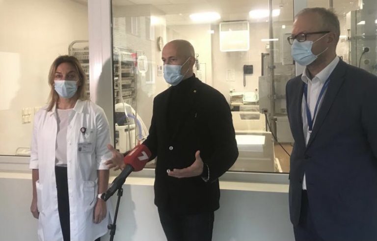 Латвии грозит сортировка пациентов, «медики выгорают», штрафы могут повысить, Саакашвили водворен в тюрьму и другие новости дня