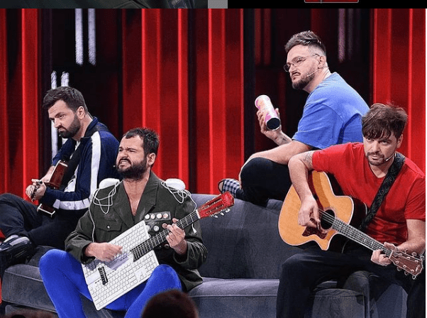 Comedy Club исполнили гимн «диванных войск»
