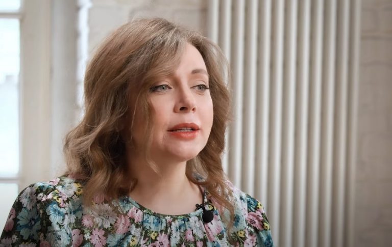 «Я чужих детей не полюбила, но стала больше понимать»: как убежденная чайлдфри Рынска стала мамой